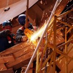 Francuscy budowlańcy tną zatrudnienie obcokrajowców. Szukają pracowników 3 w 1