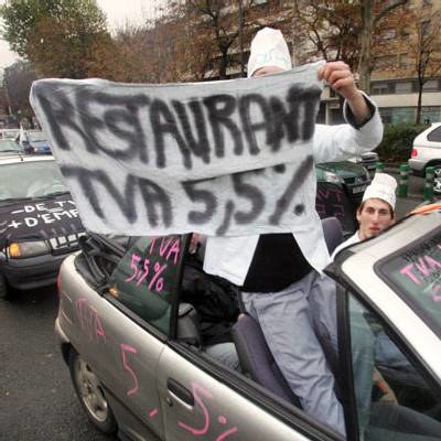 Francuscy restauratorzy domagają się utrzymania 5,5-proc. stawki VAT /AFP