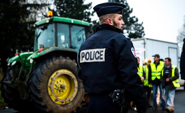 Francuscy rolnicy atakują zagraniczne ciężarówki!