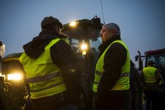 Francuscy rolnicy blokują drogi