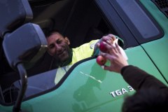 Francuscy rolnicy blokują drogi