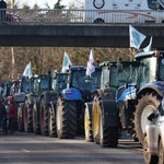 Francuscy rolnicy blokują granicę. Paraliż w Katalonii