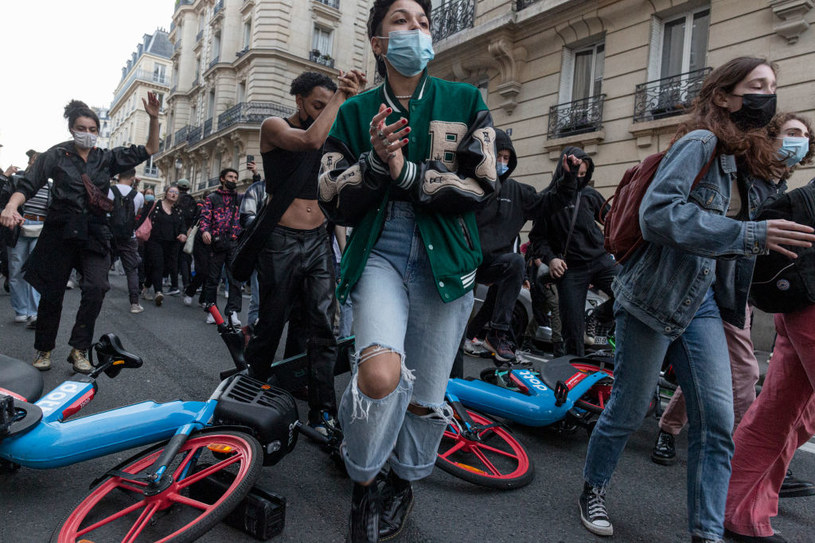 Francuscy studenci protestujący na Sorbonie przeciwko wynikom pierwszej tury wyborów prezydenckich we Francji /Getty Images /Getty Images