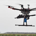 Francuska armia testuje drony wyposażone w karabiny szturmowe HK416