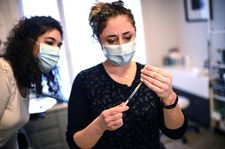 ​Francuska Narodowa Akademia Medyczna: Odmowa przyjęcia szczepionki niedopuszczalna