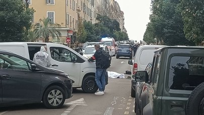 ​Francuska policja zabiła napastnika. Miał dwa kuchenne noże