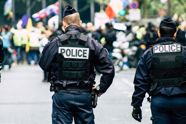 Francuska policja /Shutterstock