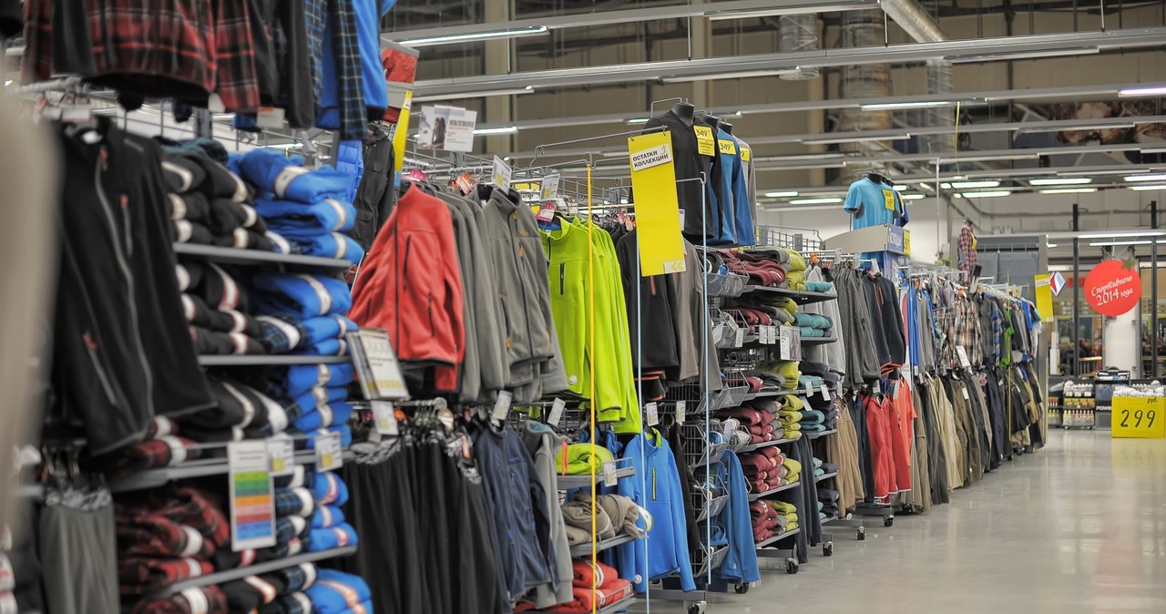 Francuska sieć Decathlon zawiesza działalność w Rosji /123RF/PICSEL