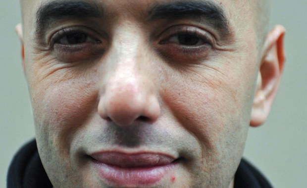 Francuski gangster ukrywał się przebrany za muzułmankę