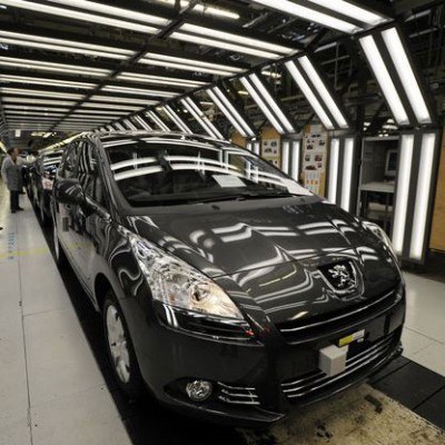 Francuski koncern PSA Peugeot - Citroen zamierza przejąć kontrolę nad japońskim Mitsubishi /AFP