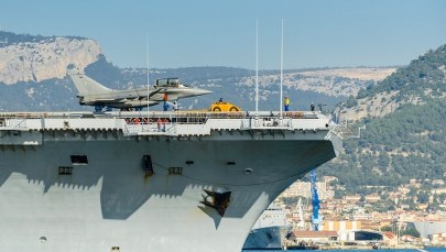 Francuski lotniskowiec już na Morzu Śródziemnym. Dołączy do walki przeciwko Państwu Islamskiemu