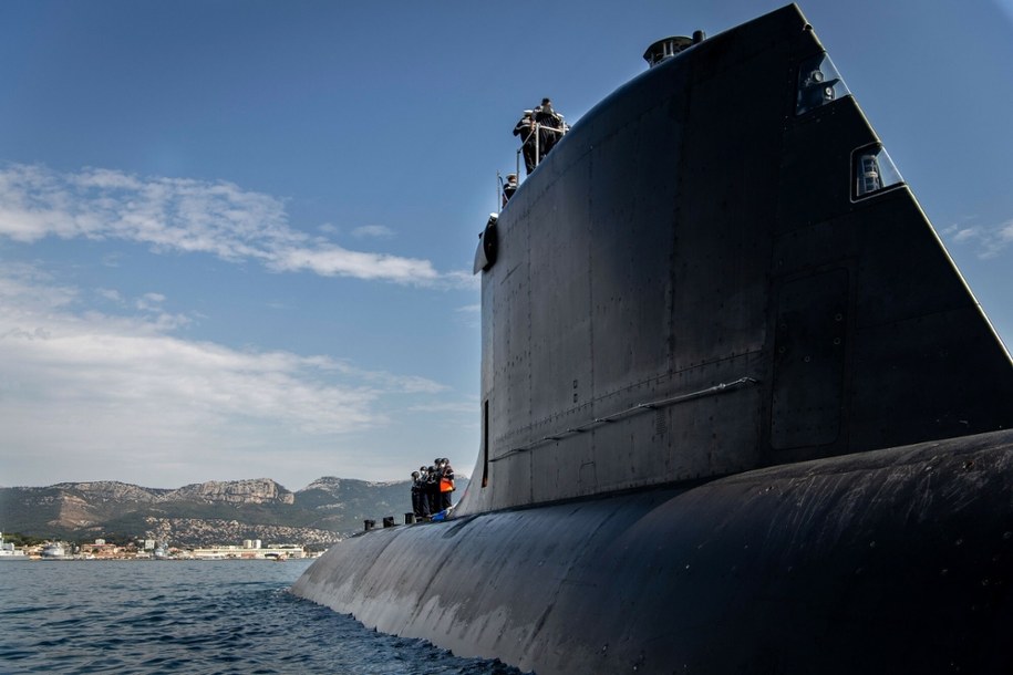 Francuski okręt podwodny o napędzie atomowym Suffren, przybywający na redę portu w Tulonie (2020 r.) /-/AFP/East News /East News