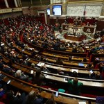 Francuski parlament przyjął ustawę zaostrzającą przepisy ws. migrantów 