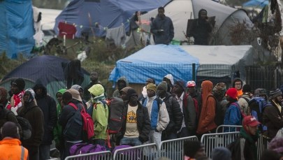 Francuski rząd boi się użyć spychaczy w Calais. Nie chce denerwować imigrantów