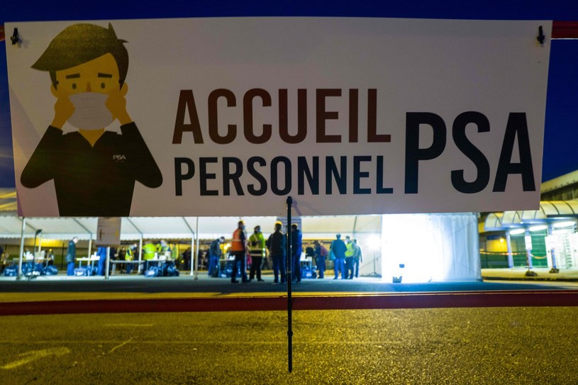 Francuski rząd nie chce, aby koncern PSA sprowadził pracowników z Polski /AFP