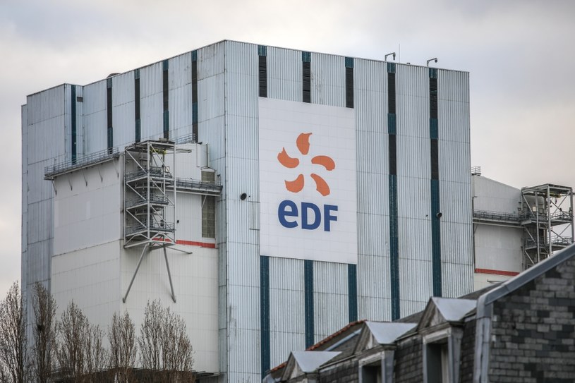 Francuski rząd znacjonalizował grupę energetyczną EDF (Electricite de France). Jej przejęcie kosztowało 9,7 mld euro. /LOU BENOIST/AFP /AFP