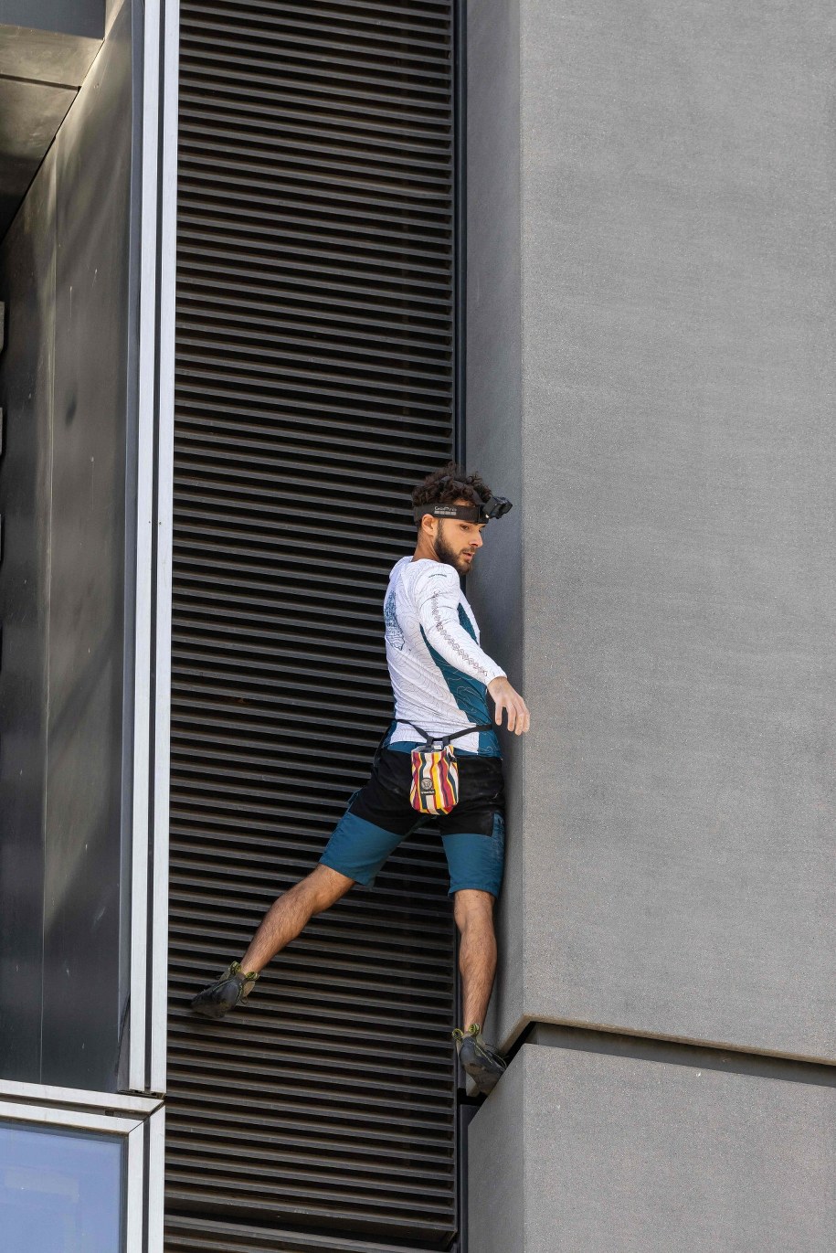 Francuz wspinający się na Varso Tower /Wojtek Radwański /East News/AFP