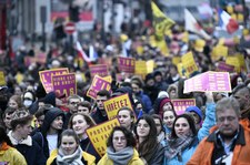 Francuzi chcą wydłużyć legalną aborcję do 14 tygodni. Protesty 