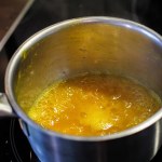 Francuzi nazywają je jednoskładnikowym sosem. Ma orzechowy posmak, można nim smarować chleb i dodać do sernika 