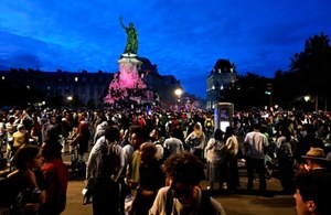 Francuzi nie chcą "ani, ani". Ze skrajności w skrajność