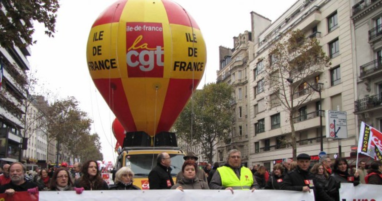 Francuzi wyszli na ulice. "Precz z Hollandem i unijnym zaciskaniem pasa!"