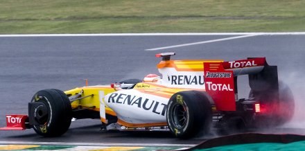 Francuzi z Renault zdecydowali się sprzedać swój team /AFP