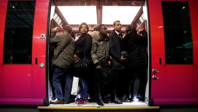 Francuzka miała "za duży dekolt”. Pobili ją uchodźcy
