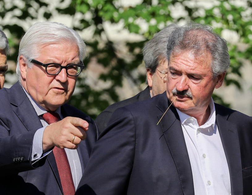 Frank-Walter Steinmeier i Jean Asselborn /PAP/EPA