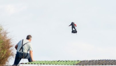 Franky Zapata przeleciał nad kanałem La Manche na flyboardzie