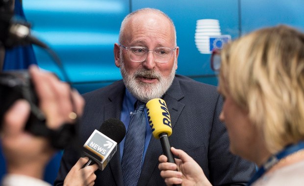 Frans Timmermans na zamkniętym spotkaniu: Zmiany ustawodawcze w Polsce (...) niewystarczające 