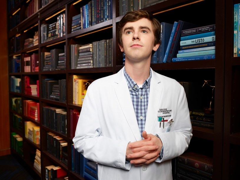 Freddie Highmore w serialu "The Good Doctor" /Craig Sjodin/Disney General Entertainment Content /Getty Images