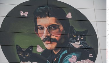 Freddie Mercury „żyje” i… śpiewa polskie kolędy. Jest jeden haczyk!