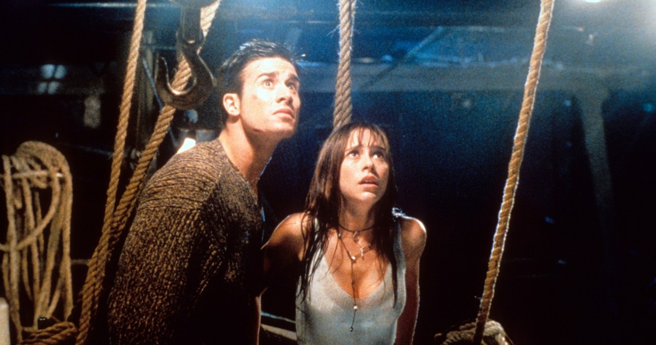 Fredie Prinze Jr. i Jennifer Love Hewitt w filmie "Koszmar minionego lata" / Columbia Pictures / Handout /Getty Images