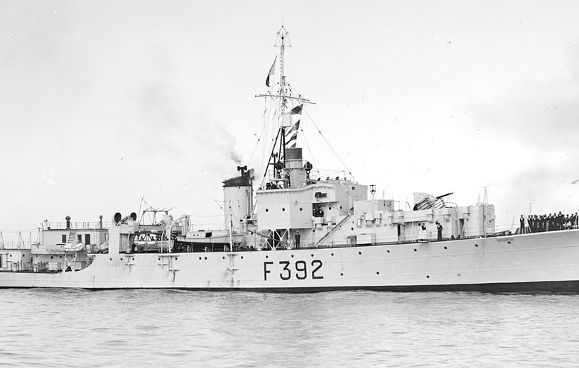 Fregata Shamsher należąca do marynarki wojennej Pakistanu. Ma na szczycie antenę Huff-Duff /Biblioteka Stanowa Victorii/ Allan C. Green /materiał zewnętrzny