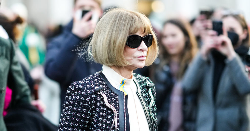 French bob to fryzura, która kończy się na wysokości ust.  Anna Wintour kocha to cięcie /Edward Berthelot / Contributor /Getty Images