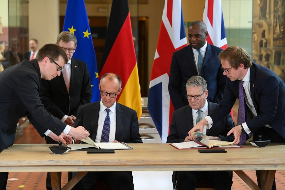 Friedrich Merz i Keir Starmer podpisali dziś traktat /JAIMI JOY / POOL /PAP/EPA