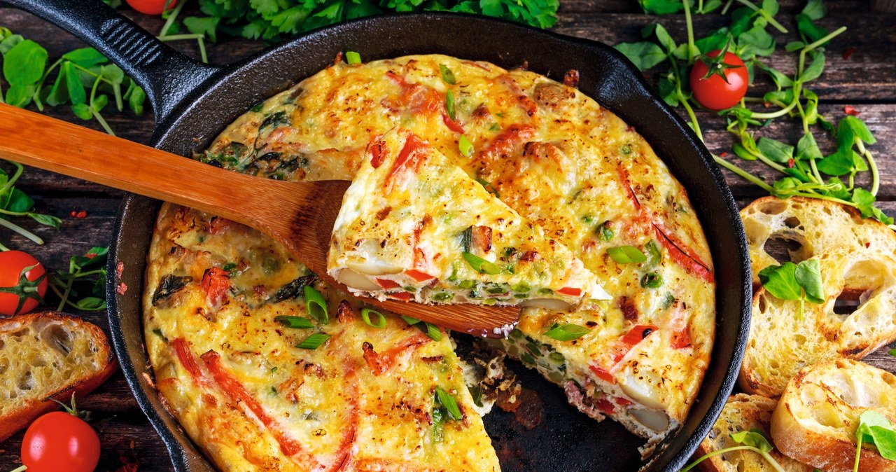 Frittata warzywna z tofu według przepisu Moniki Mrozowskiej /materiały prasowe