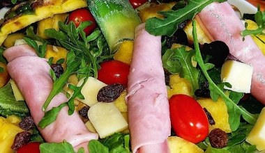 Фруктовий додаток до салату. Ідеально з яйцями і шинкою