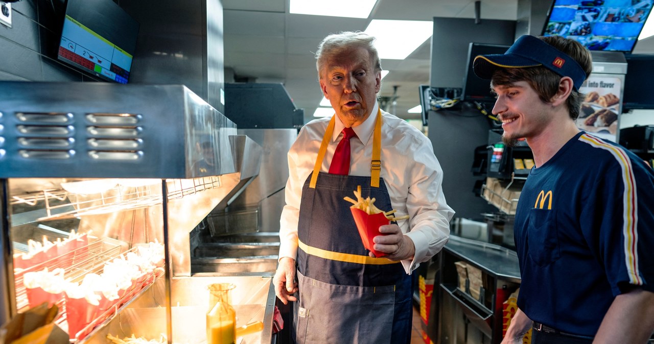 Frytki od Trumpa i banan przyklejony taśmą do ściany. Za co jesteśmy w stanie sporo zapłacić? /POOL / GETTY IMAGES NORTH AMERICA / GETTY IMAGES VIA AFP /AFP