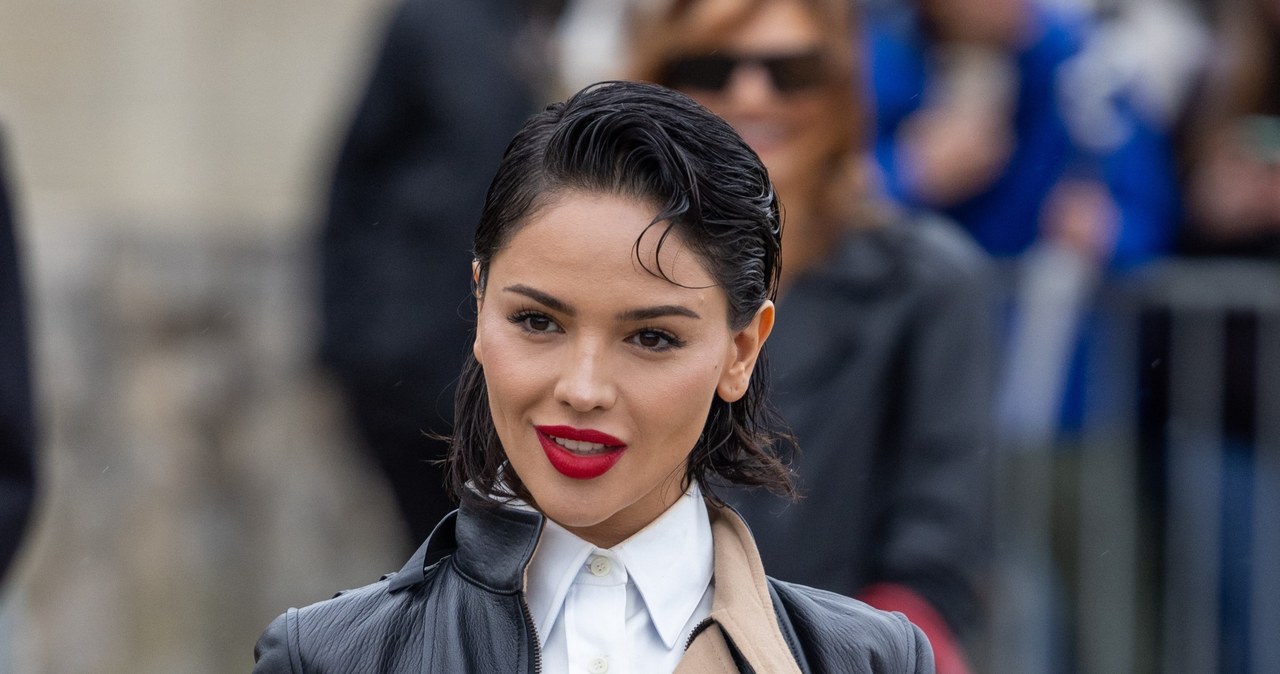 Fryzurę wet bob pokochała m.in. piękna aktorka i piosenkarka Eiza Gonzalez /Getty Images/ Arnold Jerocki /materiał zewnętrzny