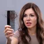 Fryzury, które niszczą włosy. Lepiej się ich wystrzegać