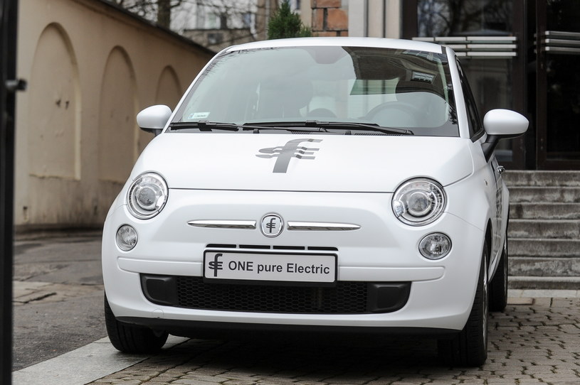 FSE 01 to Fiat 500 ze zmienionym napędem /Marcin Obara /PAP