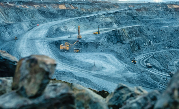 "FT": KE zaproponuje sankcje na sektor górniczy Rosji 