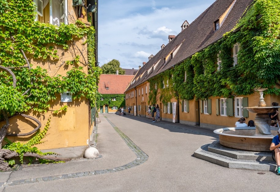 Fuggerei – najstarsze na świecie osiedle mieszkań socjalnych /Shutterstock
