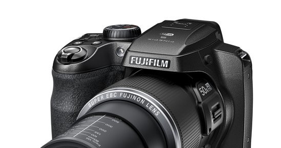 Fujifilm FinePix S9900W /materiały prasowe