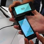 Fujitsu: Telefon z dwoma dotykowymi ekranami