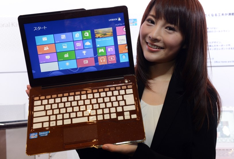 Fujitsu twierdzi, że premiera Windows 8 negatywnie odbiła się na sprzedaży komputerów /AFP