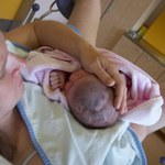 Fundacja "Rodzić po ludzku" ostrzega: Czeka nas powrót do ponurych lat opresyjnego położnictwa