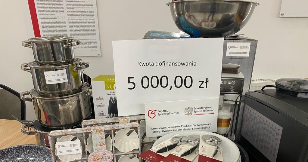 Fundusz Sprawiedliwości ufundował Kołom Gospodyń Wiejskich garnki, patelnie i inne akcesoria kuchenne /Marcin Warchoł/Twitter /
