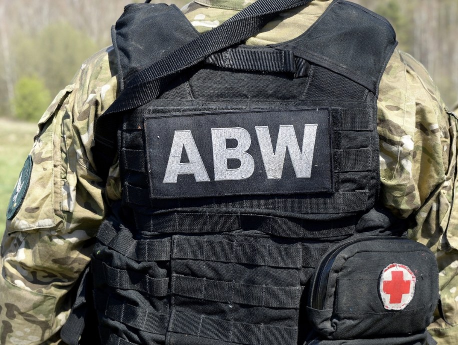 Funkcjonariusz ABW /Darek Delmanowicz /PAP